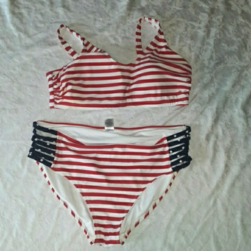 Ava & Viv 24W/26W Bikini Top & 24W Bottom Red,White and Blue BBW